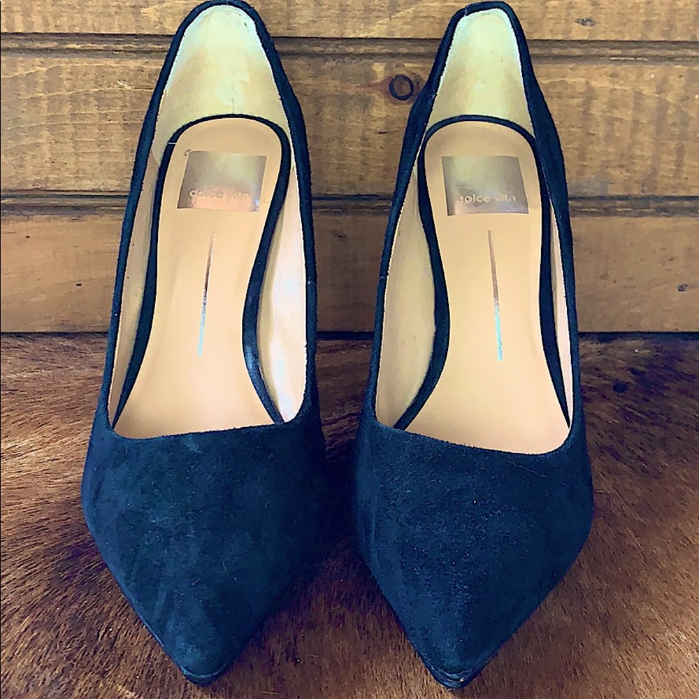 Leather high heel shoe